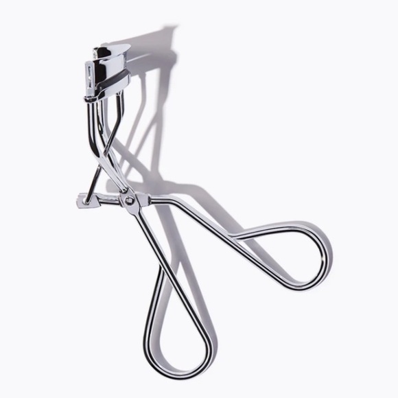 🛍4/$25! MAËLLE BEAUTY Filmstar Eyelash Curler - Picture 1 of 3